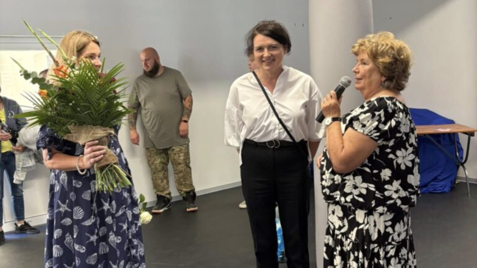 Zdjęcie przedstawia 3 kobiety w średnim wieku