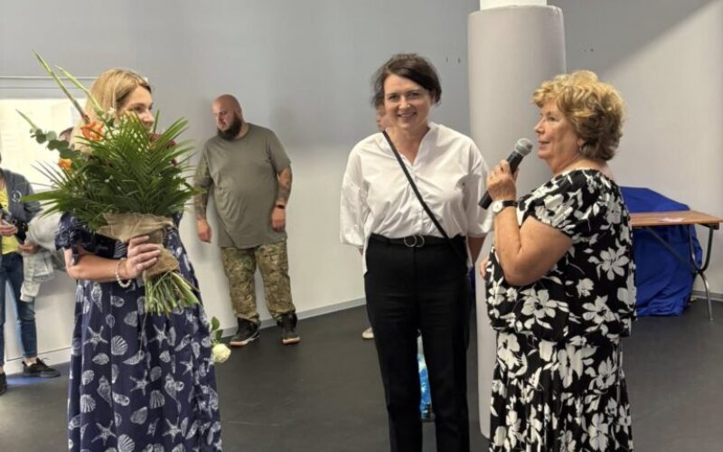 Zdjęcie przedstawia 3 kobiety w średnim wieku